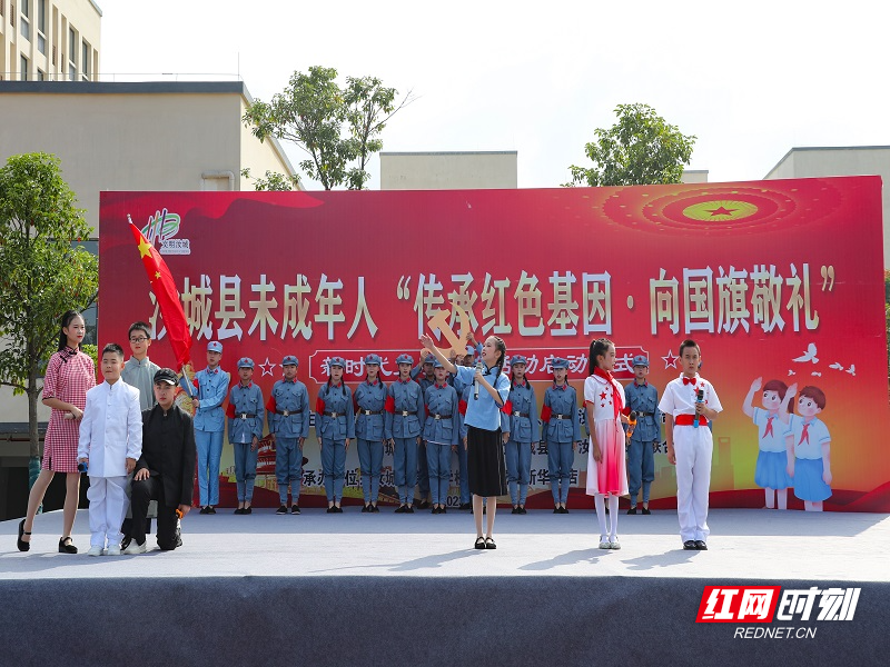 县芙蓉学校学生表演情景剧诵读《红色传承、不负韶华》.jpg