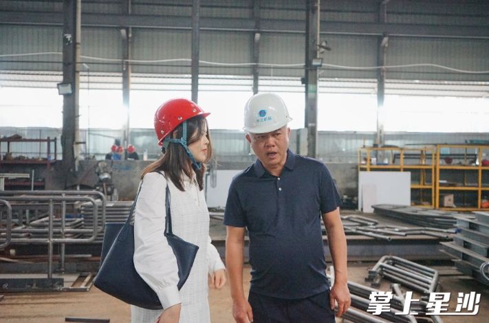 果园镇经发办工作人员对长沙丰正机械设备有限公司回访。