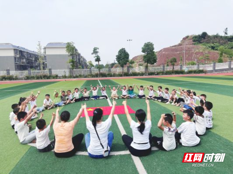 点赞盛世，表白祖国——临武县九完小：谭秀玲  郭慧娟.jpg