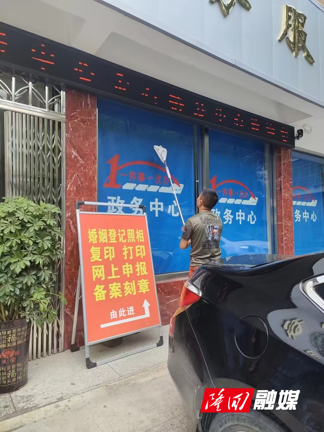 金石桥镇开展“迎国庆”爱国卫生大扫除活动(图1)