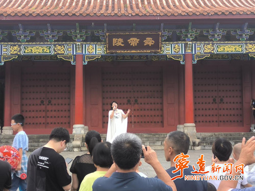 宁远：欢度国庆  畅游宁远  文旅志愿者送戏进景区2_副本500.jpg