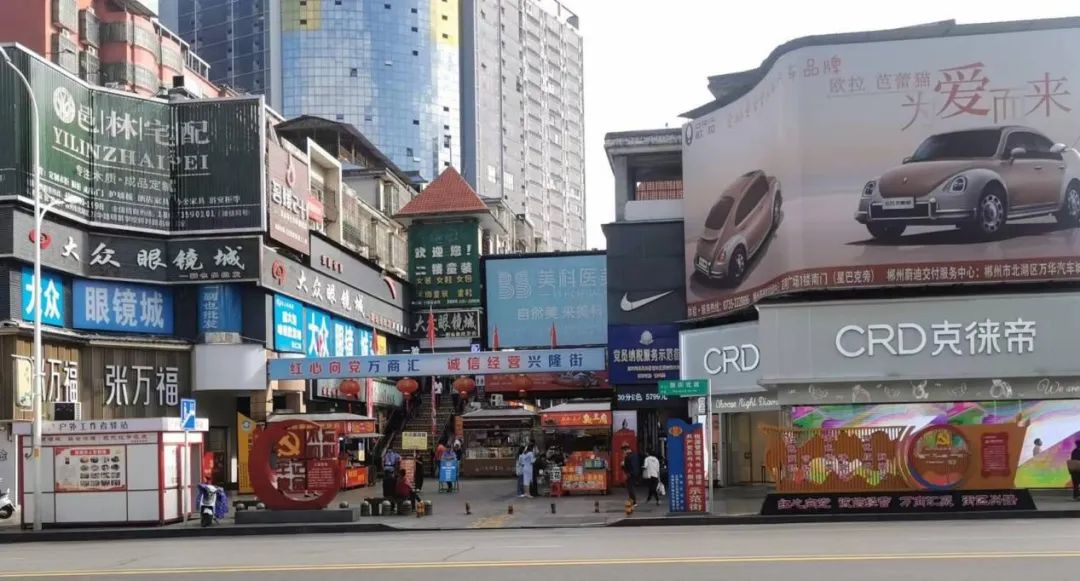 北湖区服装店：时尚潮流的缩影