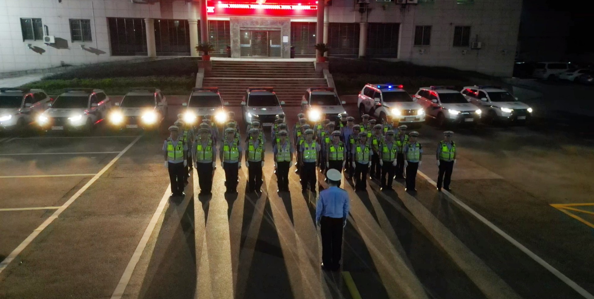 交警查酒驾002_副本.jpg 交警查酒驾002_副本.jpg