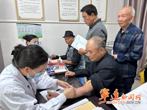 寧遠縣公安局組織退休民警開展健康體檢活動_副本500.jpg