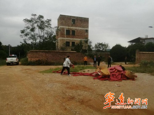 寧遠(yuǎn)：迅速出擊  嚴(yán)查一處非法儲存、經(jīng)營煙花爆竹點2_副本500.jpg