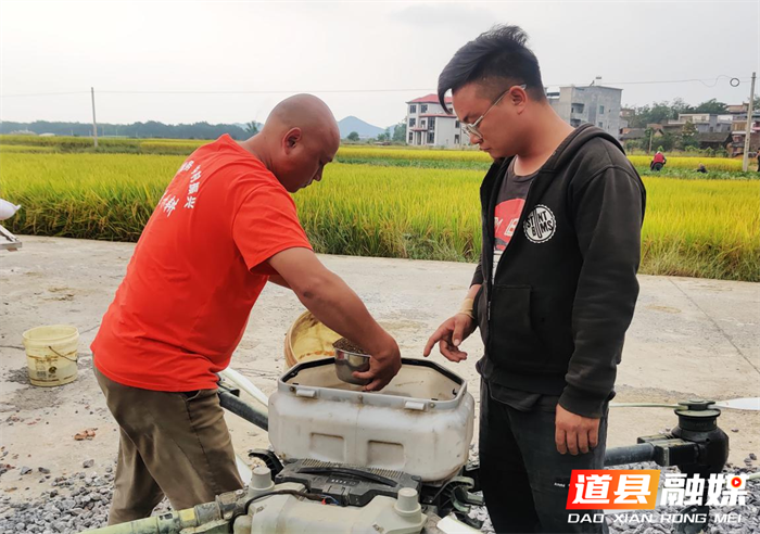 道县梅花镇：无人机金秋播撒紫云英 护了环境肥了田5_副本.png