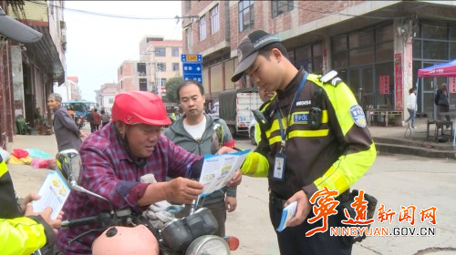 【安全生產】寧遠：“趕集日”開展交通安全專項整治行動1_副本500.jpg