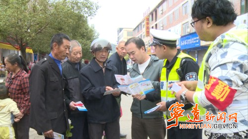 【安全生產】寧遠：“趕集日”開展交通安全專項整治行動2_副本500.jpg