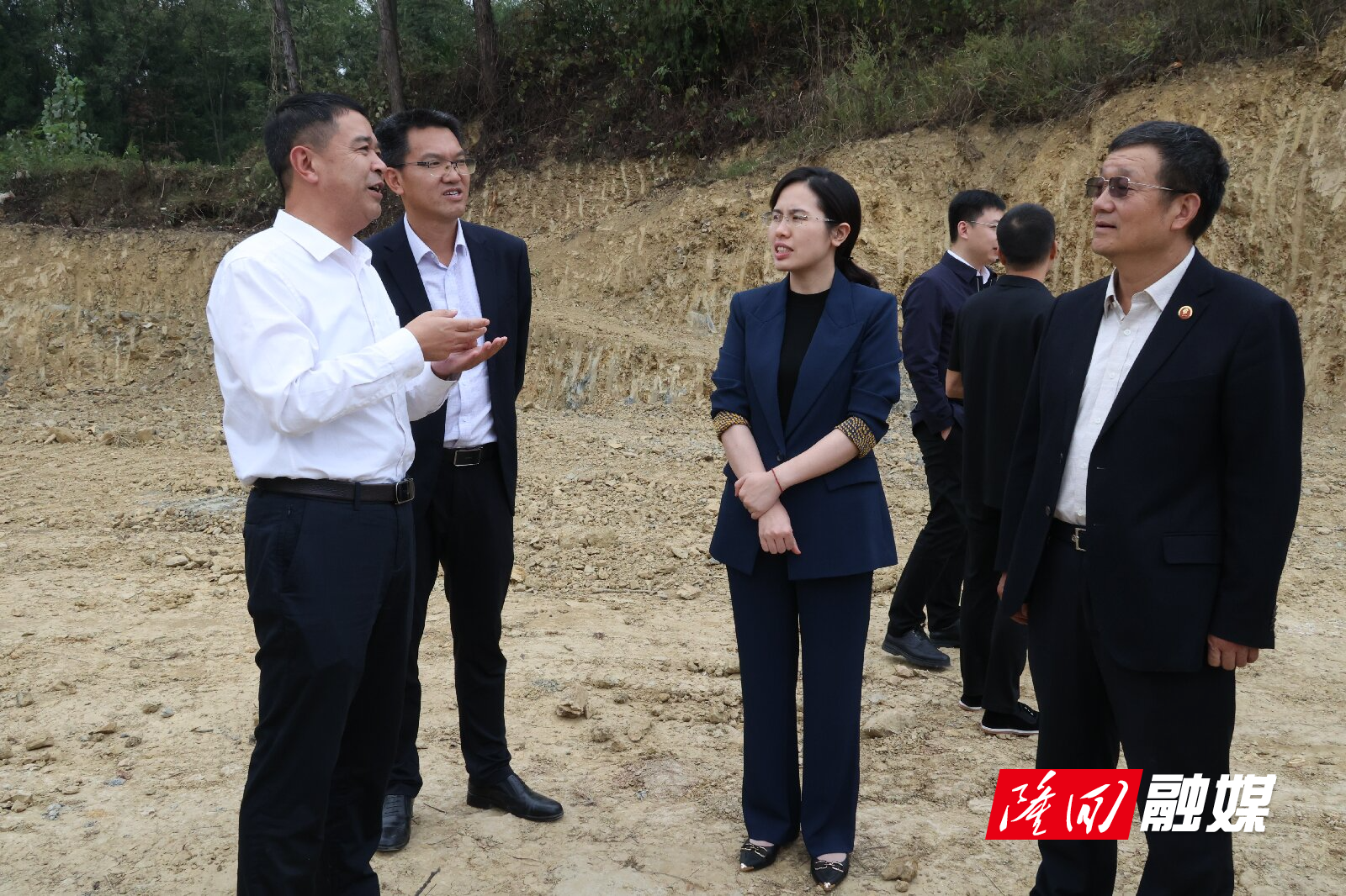 省总工会党组成员、省教育工会主席刘湘凌一行到隆回调研(图1)