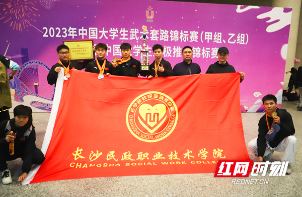 赛后合影4_副本.jpg 赛后合影4_副本.jpg