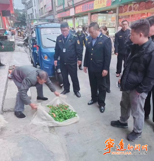 【創建全國文明城市】寧遠：開展農貿市場整治  提升“顏值”助力創文2_副本500.jpg