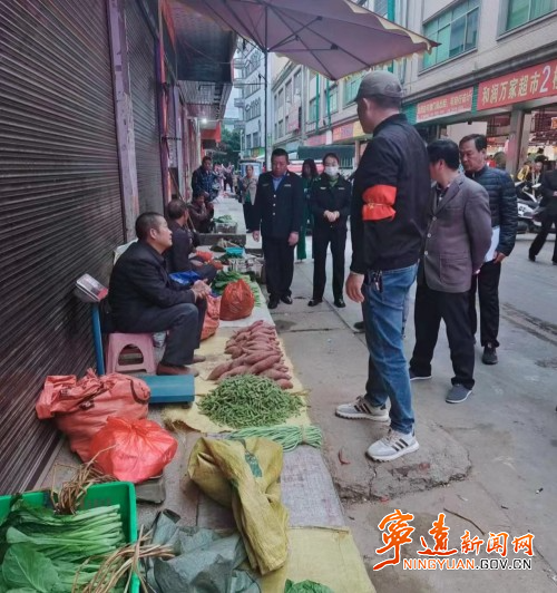 【創建全國文明城市】寧遠：開展農貿市場整治  提升“顏值”助力創文1_副本500.jpg