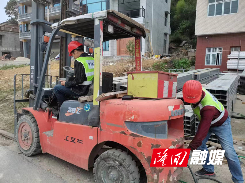 邵阳市生态环境局隆回分局开展非道路移动机械尾气检测工作(图1)