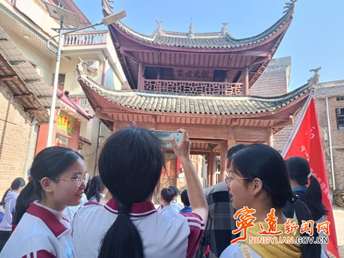 宁远部门开展2023年“书中故事我来游”青少年研学摄影活动2_副本500.jpg