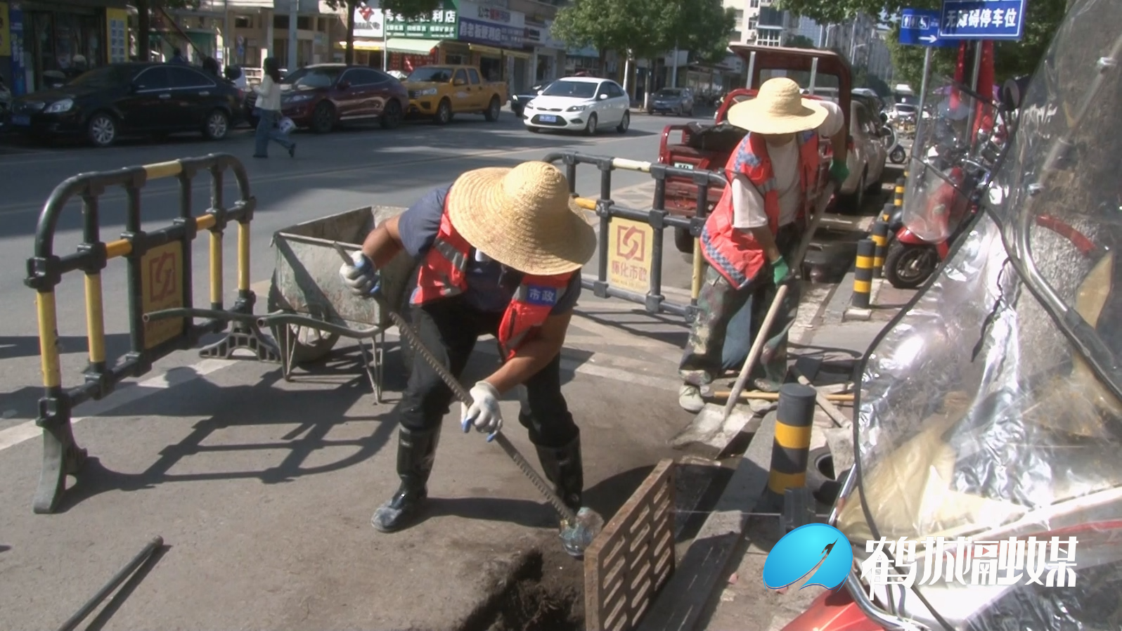 何冉++道路维修.mp4_20231017_155252.699.jpg