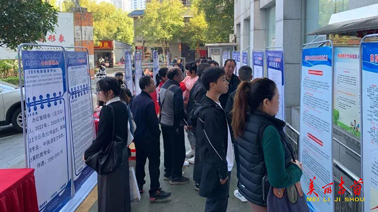 高校毕业生专场招聘供需两旺 43家企业980个高薪优质岗位虚位以待1.jpg