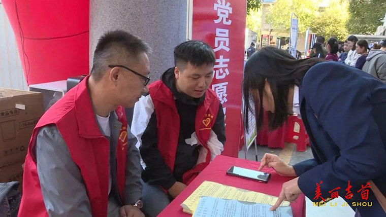 高校毕业生专场招聘供需两旺 43家企业980个高薪优质岗位虚位以待3.jpg