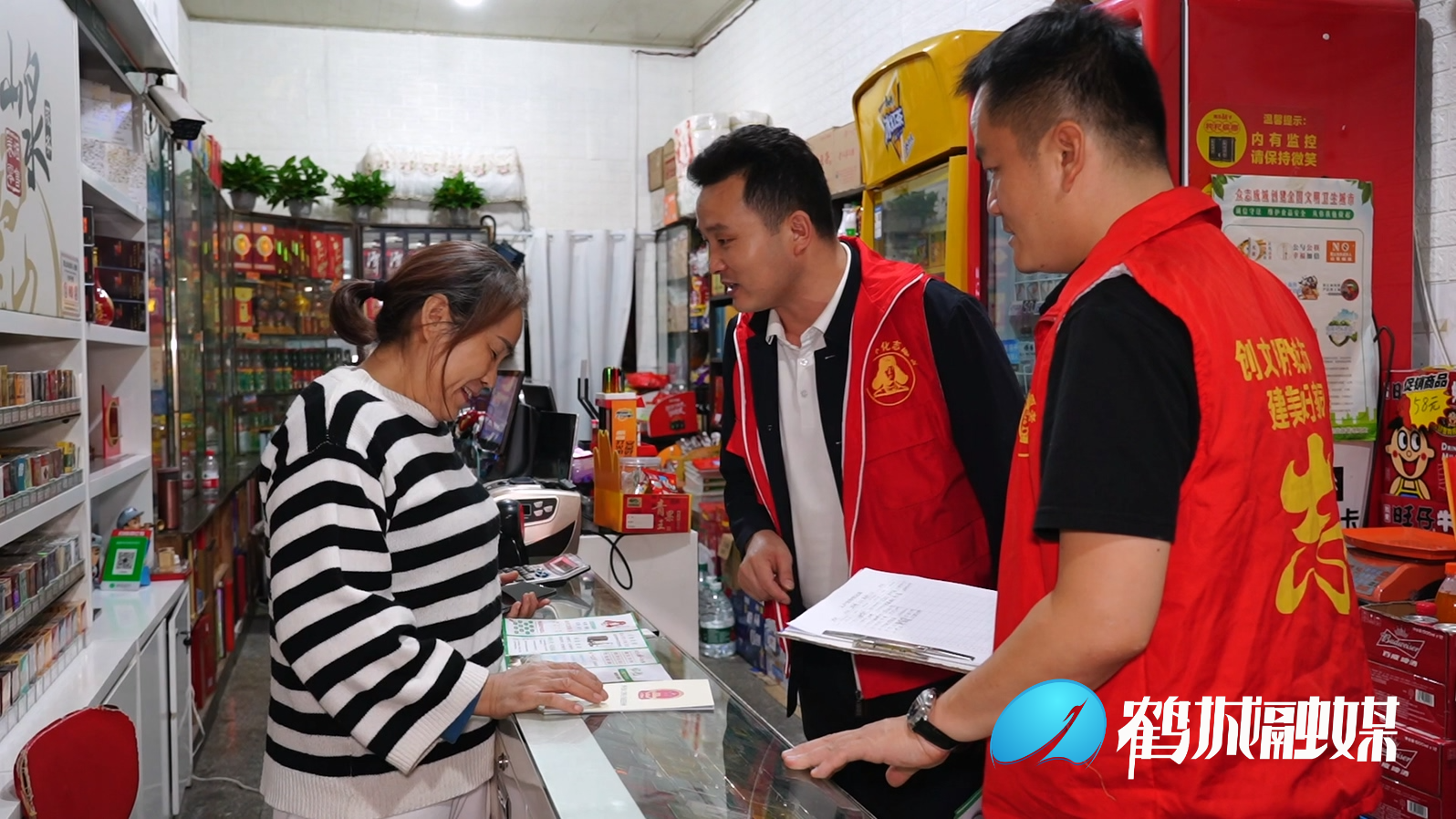 鹤城区开展创建全国文明城市“宣传进万家”活动.mp4_20231020_164917.586.jpg