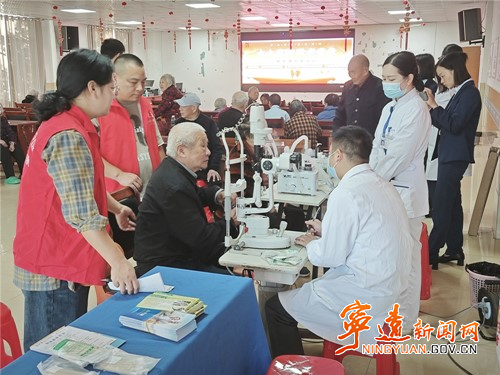 宁远：情暖重阳节 义诊送健康_副本500.jpg