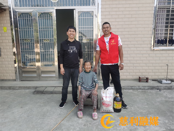 慰问照片2.jpg 慰问照片2.jpg