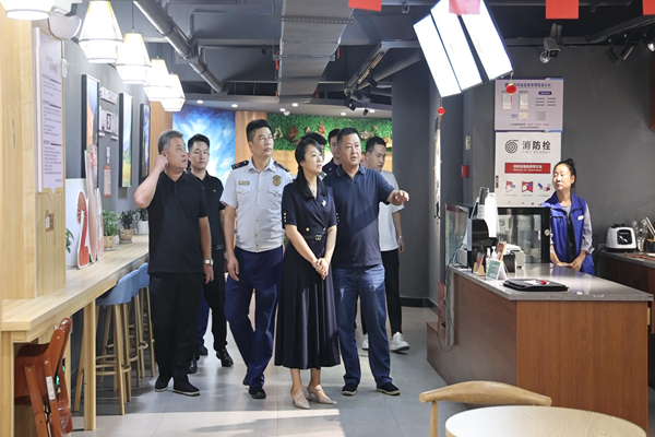 尹远芳率队开展“双节”消防安全督导检查(图1)