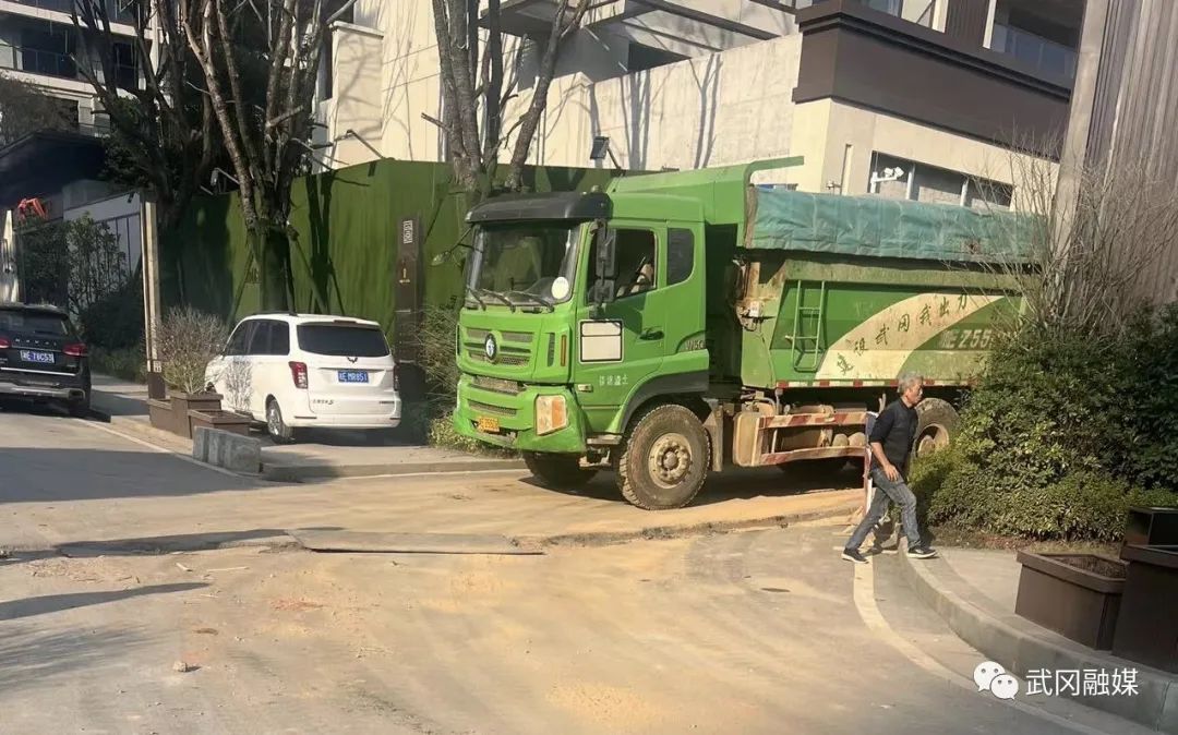 市城管局开展渣土行业安全生产专项整治行动(图2)