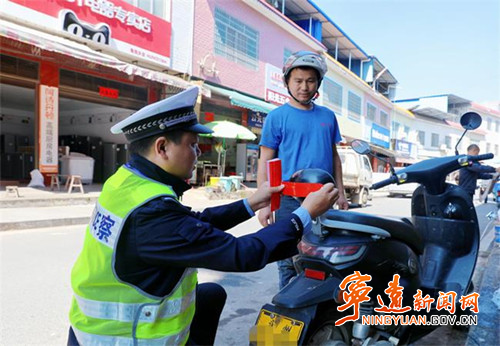 【强学习 转作风 提效能】宁远：交通安全宣传进瑶乡 擦亮美丽乡村“平安底色”3_副本500.jpg
