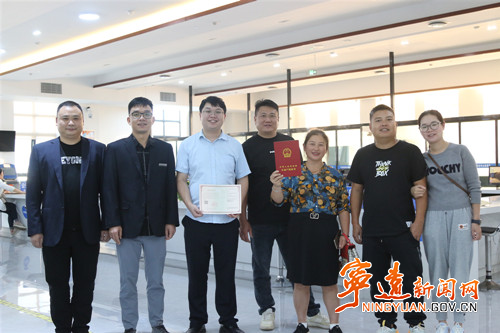 宁远：颁发首本“带押过户”不动产登记证书_副本500.jpg
