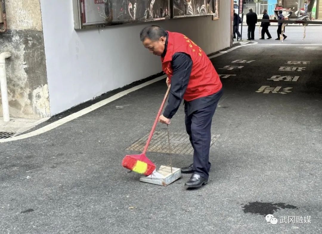 武冈市民政局深入社区开展志愿服务活动(图2)