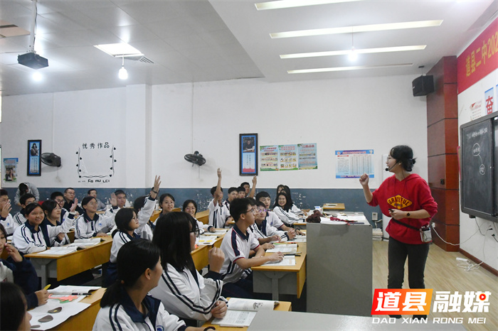 青蓝携手桃李艳  汇报赛课成果丰1_副本.jpg