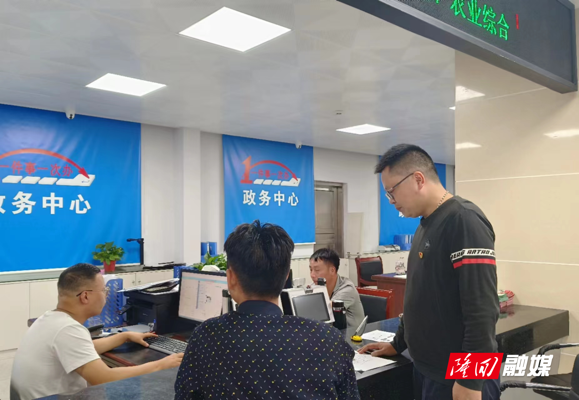 金石桥镇纪委做实日常督查，严抓干部作风(图2)