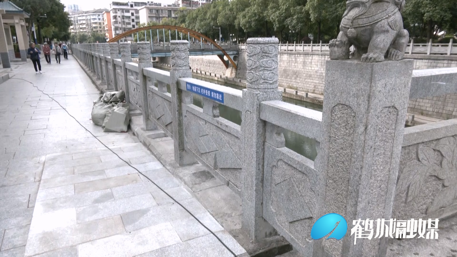 怀化：两座广场新增无障碍设施.mp4_20231103_154453.131.jpg