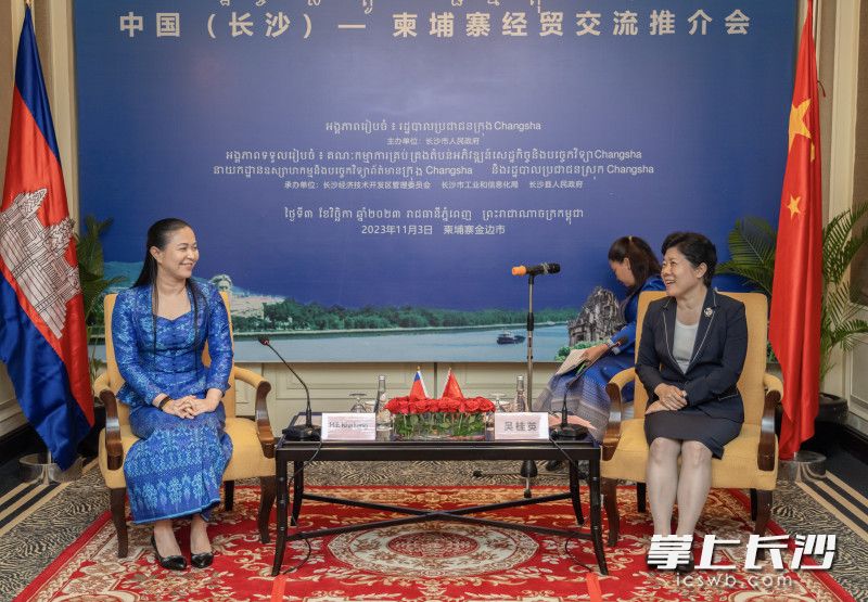吴桂英会见柬埔寨商务部副部长刘巧凌。