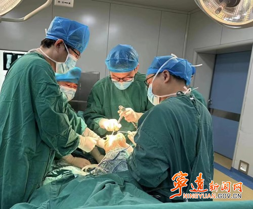 宁远县人民医院成功开展首例膝关节单髁置换术_副本500.jpg