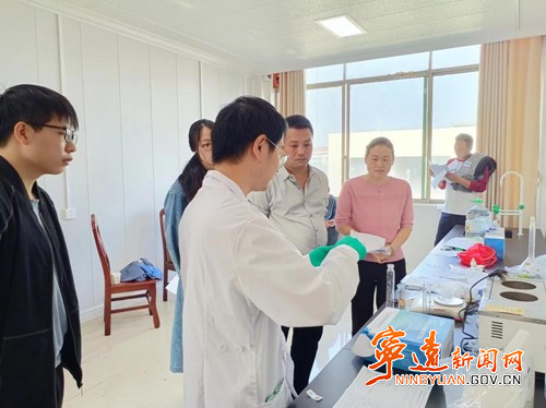宁远：开展食品安全快检培训    增知识强水平提能力_副本500.jpg