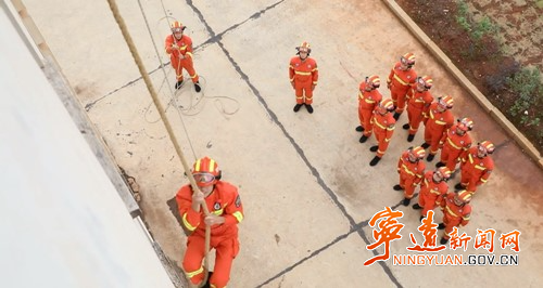 宁远：走进校园送安全“盛宴”4_副本500.jpg