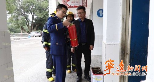 宁远：走进校园送安全“盛宴”3_副本500.jpg