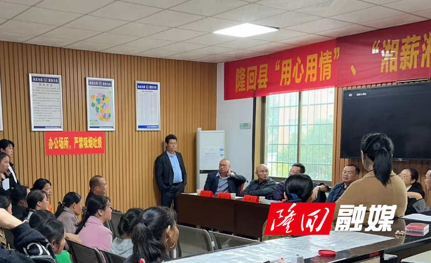 隆回县开展根治欠薪问题集中接访活动(图1)