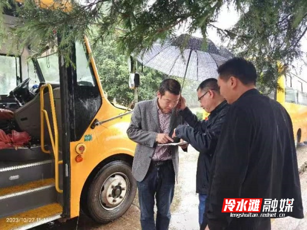 校车_副本.jpg
