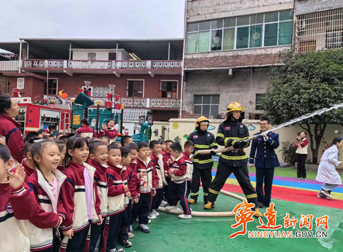 宁远县消防救援大队开展幼儿园消防知识培训暨安全疏散演练_副本500.jpg