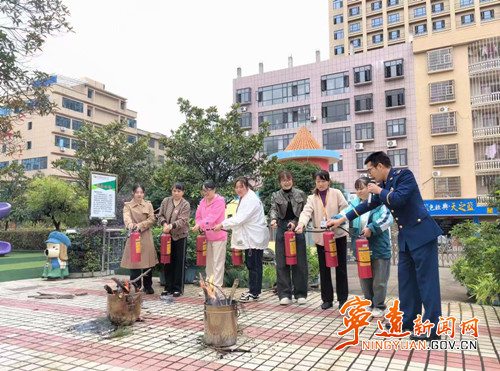 宁远县消防救援大队开展幼儿园消防知识培训暨安全疏散演练2_副本500.jpg