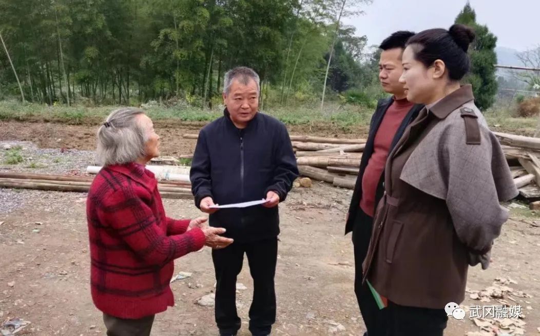武冈市民政局进村入户开展反电诈禁毒宣传活动(图2)