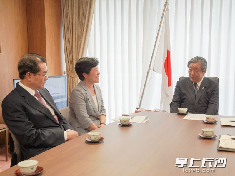 吴桂英拜访日本自民党总务会长、众议院议员，长沙市荣誉市民森山裕。均为长沙晚报特派全媒体记者 凌晴 摄