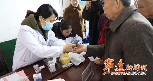 宁远：“世界糖尿病日”科普义诊送健康2_副本500.jpg