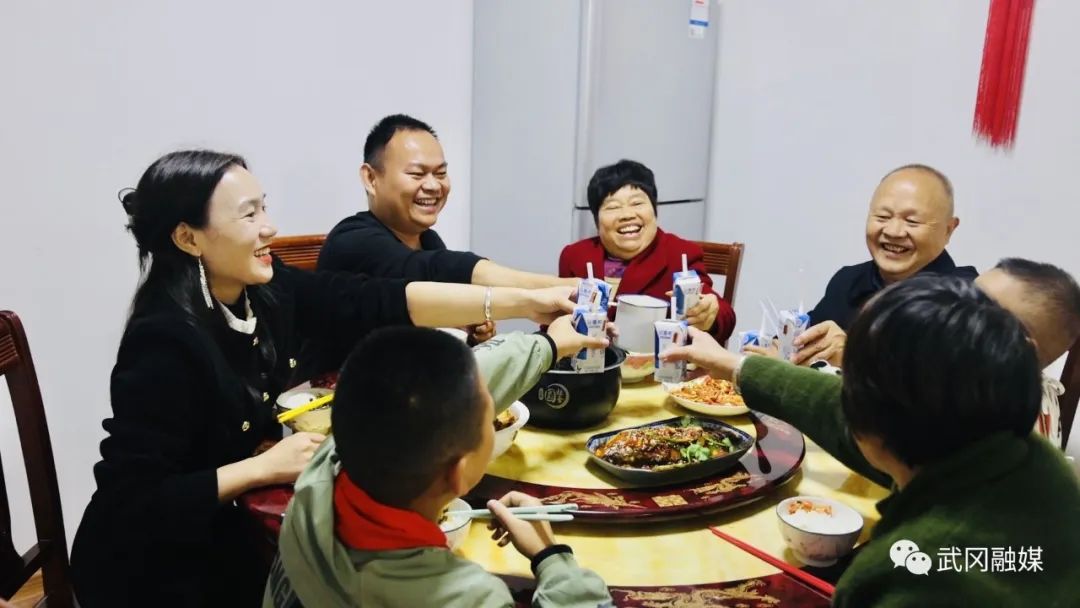 湖南省文明家庭：书香世家守基层 言传身教传家风(图5)