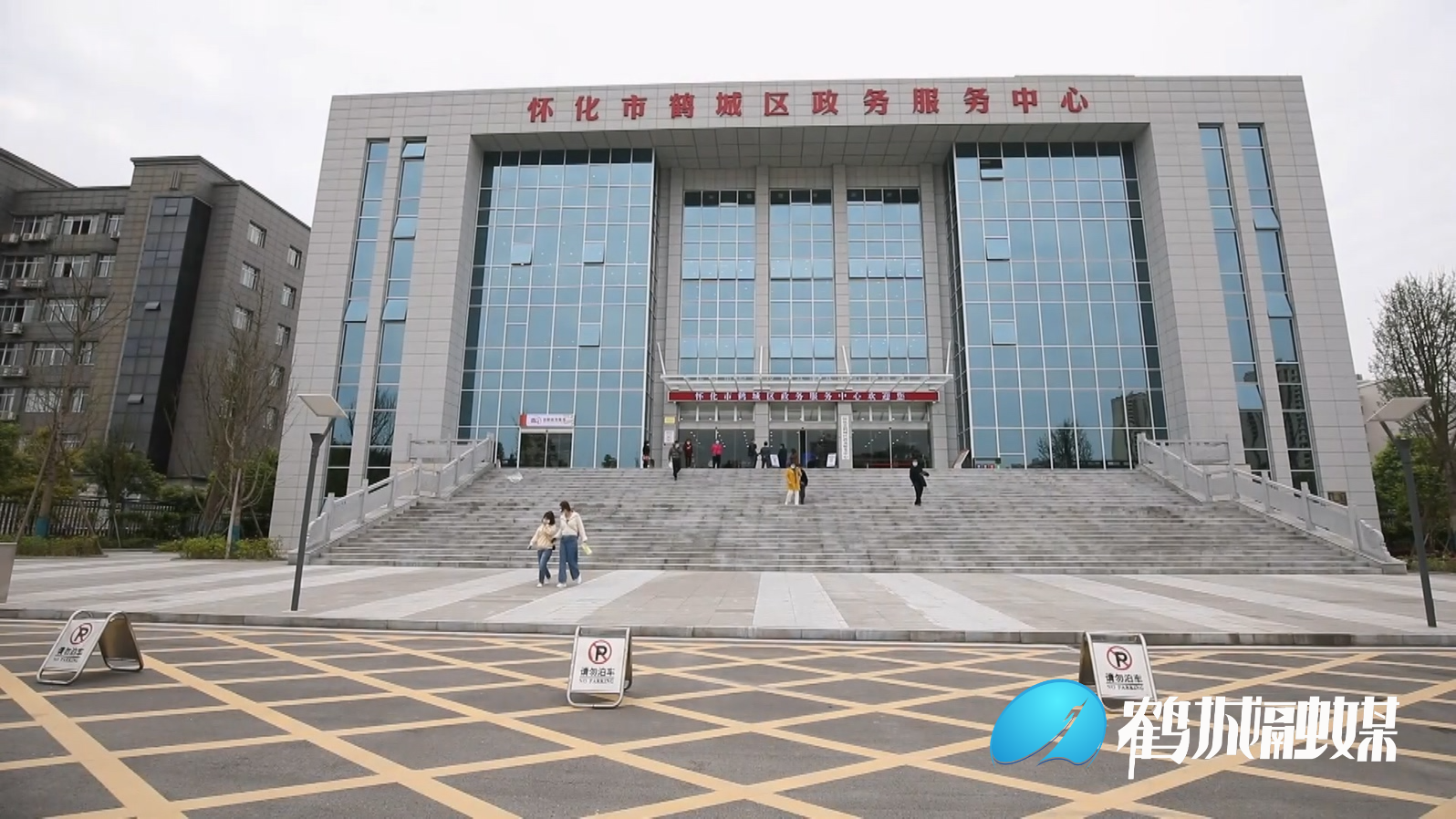 政务服务“湘易办”助力企业群众“办事易”.mp4_20231115_164621.055.jpg