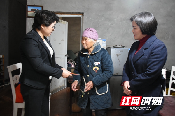 周迎春在邵阳市区调研人大工作并走访慰问困境妇女儿童