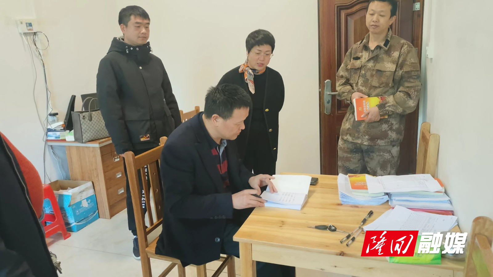 隆回县司法局到联点帮扶村调研乡村振兴工作(图2)
