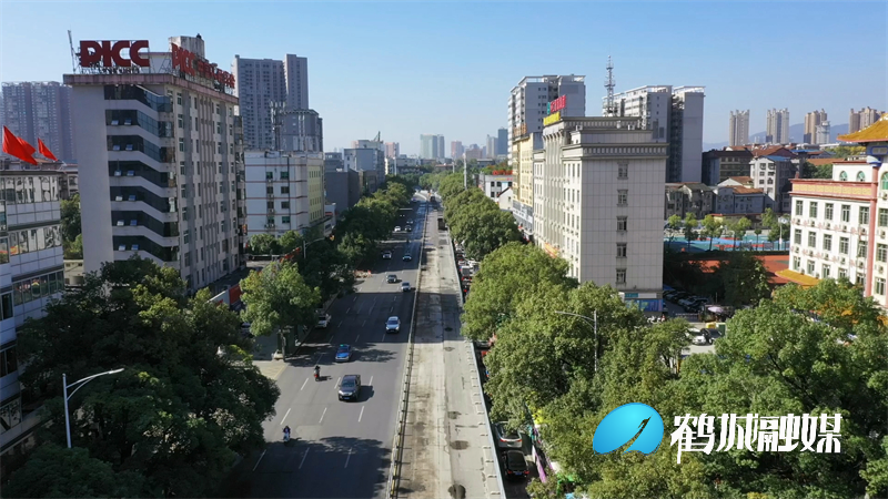 怀化城区6条道路实施提质改造.mp4_20231120_153752.443.jpg