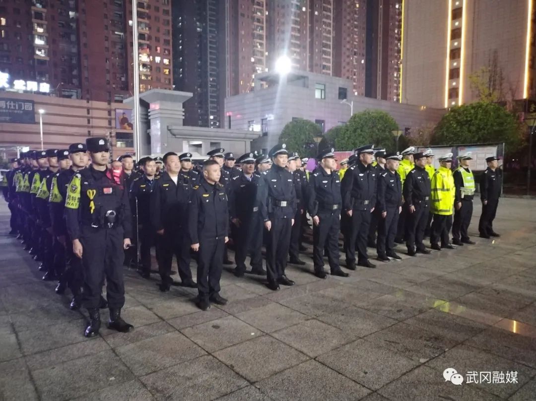 武冈市集中开展治安清查行动(图1)